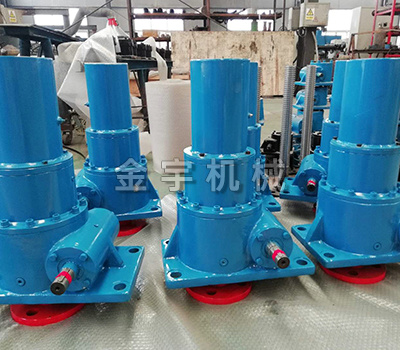 滾珠絲杠(gang)升降機